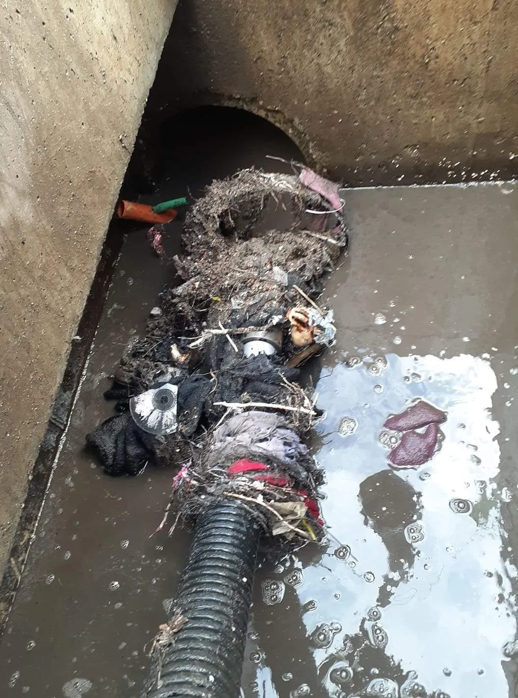 Drain-cleaning hose at a stormwater access point